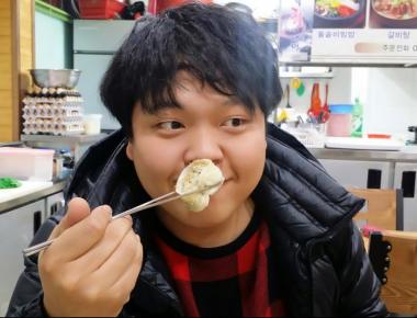 ‘낯선 동화’ 유준홍, 복스러운 ‘만두 먹방’ 공개… ‘시선집중’
