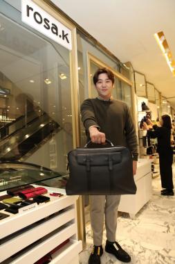 [잇아이템] 슈퍼주니어(Super Junior) 강인, 양손 가득 쇼핑백 들고…‘쇼핑하는 모습도 훈훈’