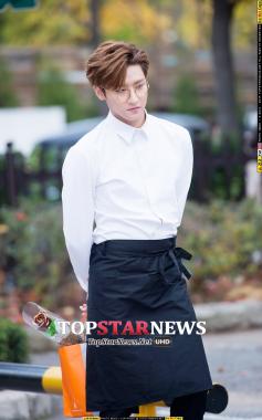 [HD포토] 몬스타엑스 (MONSTA X) 아이엠, 오늘은 바리스타로 변신…‘시선 강탈’ (뮤직뱅크 출근길)