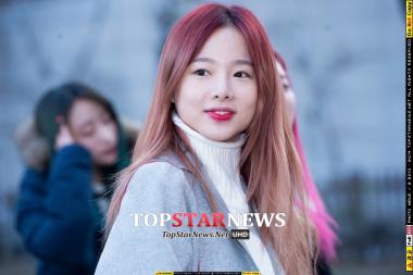 [UHD포토] 이엑스아이디(EXID) 솔지, ‘꿀피부 자랑하며 출근’ (뮤직뱅크 출근길)