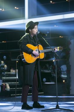 ‘슈가맨’ 로이킴-허각, 치열한 ‘개인기’ 대결…‘막상막하’