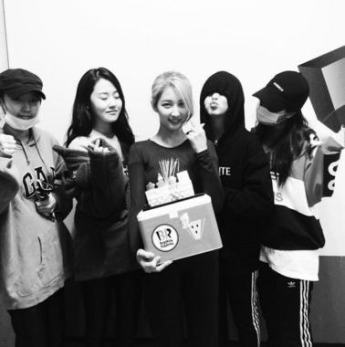 포미닛(4minute) 현아, 남지현 생일 축하 인증샷 “언니야 초가 많아요”