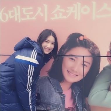 ‘순정’ 주다영, 포스터와 함께 ‘환한 미소’
