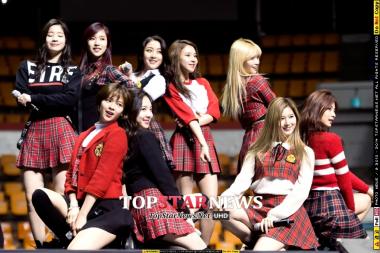 [UHD포토] 트와이스(TWICE), ‘상큼함 폭발하는 소녀들’ (서울종합예술실용학교 입학식 축하공연)