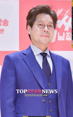 [HD포토] 유재명, ‘학생주임에서 사장으로 등급 업’