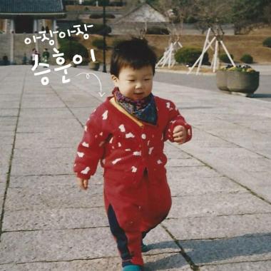‘반달친구’ 위너(Winner), 개성 있는 어린 시절 사진 공개 ‘눈길’
