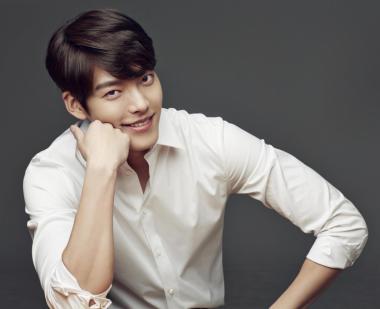 [UHD] 김우빈, 화장품브랜드 ‘류 케이웨이브(RUE KWAVE)’ 모델 발탁