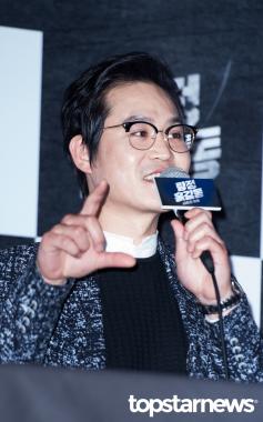 [HD포토] 김성균, ‘잠시도 손이 가만히 있지를 않아’