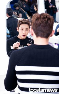 [HD포토] 이수혁, ‘거울아 거울아 누가 가장 멋있니?’