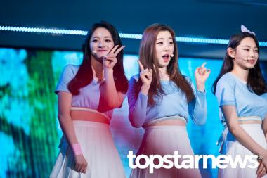 [UHD포토] 아이오아이(IOI) 주결경-정채연, ‘우왕~ 카메라다’