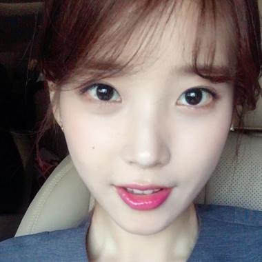 [스타SNS] 아이유(IU), “봄 시작했다 봄 끝났다”…‘너는 매일 봄’