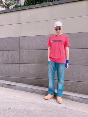 [스타SNS] 방탄소년단(BTS) 랩몬스터, 손가락 보호대까지 패션으로 승화… ‘아프지마’