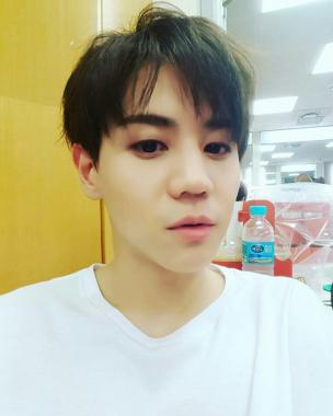 [스타SNS] 비스트(BEAST) 양요섭, 카리스마와 귀여움이 공존…‘이러니 안 반해’