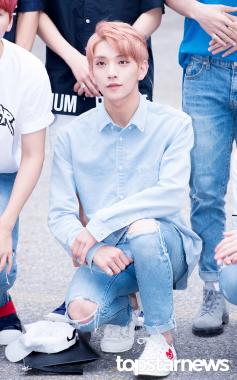 [HD포토] 세븐틴(SEVENTEEN) 조슈아, ‘매력적인 입꼬리’ (뮤직뱅크 출근길)