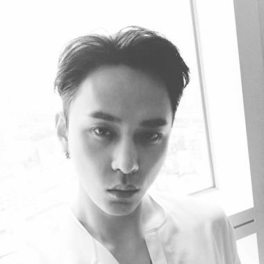 [스타SNS] 비스트(BEAST) 용준형, 깐준형은 사랑이야…‘멋짐이란 게 폭발했다’