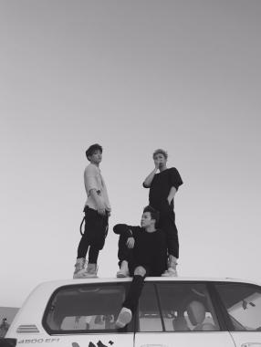 [스타SNS] 방탄소년단(BTS) 정국-지민-랩몬스터, 한 편의 화보 같은 ‘정지남’의 셀카
