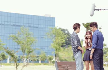 [스타SNS] 에이핑크(Apink) 김남주, ‘수사관앨리스2’ 촬영 현장 공개…‘삼각관계 암시?’