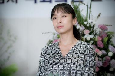 ‘굿와이프’ 전도연, 마지막 촬영 끝내고 눈물의 소감 “로펌과 법정 그리울 것 같다”