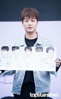 [HD포토] 비스트(BEAST) 윤두준, ‘심쿵 아이컨텍 심장이 두준두준’