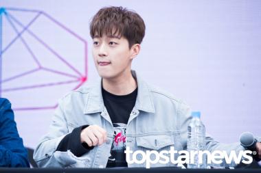 [UHD포토] 비스트(BEAST) 윤두준, ‘혀 빼꼼’