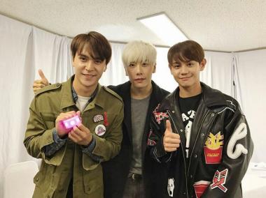 [스타SNS] 비스트(BEAST) 손동운-양요섭, 박효신 콘서트 관람 인증 “꿈같은 무대를 주신 선배님”