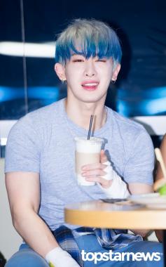 [HD포토] 몬스타엑스(MONSTA-X) 원호, ‘윙크를 부르는 주스의 맛’