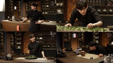 이종석, 광고 촬영 비하인드 컷 공개…‘티 마스터(Tea Master)’