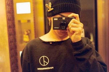 [스타SNS] 빅뱅(BIGBANG) 지드래곤, 카메라 촬영 중에도 발산하는 카리스마…‘역시 지디’