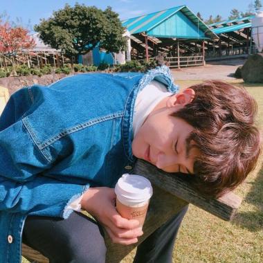 [스타SNS] 엑소 찬열, “나는 잘 있어요”…‘차뇨의 안부’