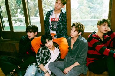 샤이니(SHINee), 정규 5집 리패키지 앨범으로 각종 음반 차트 1위 등극