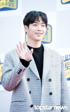 [HD포토] 서강준, ‘여심 사로잡는 손인사’