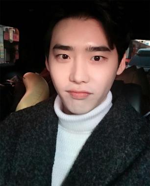 [스타SNS] 이종석, 눈부신 미모로 여심 강탈…‘시선 집중’