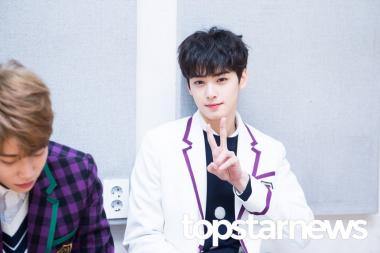 [HD스토리] 아스트로(ASTRO) 은우, 오늘도 내일도 찬란한 미모…‘은우 미모에 매일 숨가빠’