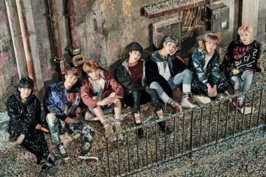 방탄소년단, 서울콘서트서 ‘윙스(WINGS) 외전’ 신곡 무대 최초공개