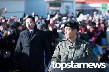 [UHD포토] 김현중, ‘팬들의 환대 속 전역’