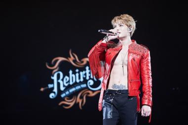 JYJ 김재중, 오사카 공연 성료…2만 팬 열광