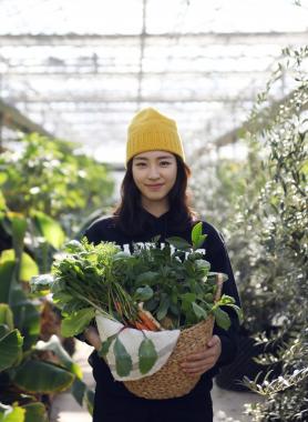 이연희, 깜짝 셰프 변신…봄에 어울리는 메뉴 ‘봄의 화반’ 선사