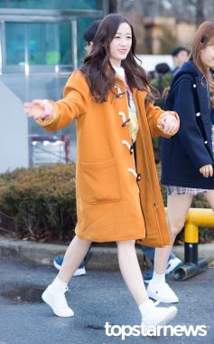 [HD포토] 에이프릴(April) 진솔, ‘봄이 온 듯한 주황색 코트 패션’