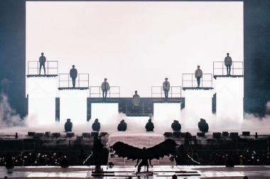 [종합] ‘윙스 투어 인 서울’ 방탄소년단(BTS), ‘아미’라는 봄날 안에서 눈부신 날개 짓한 소년들
