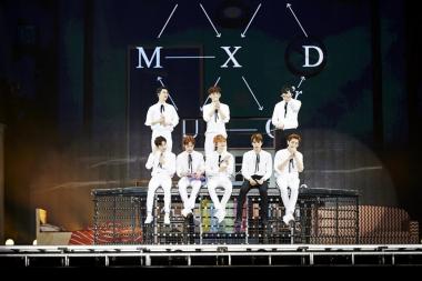 엑소(EXO), 말레이시아 콘서트 대성황