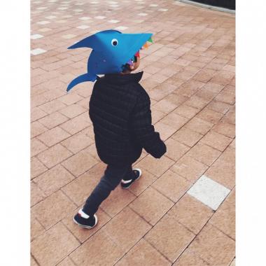 [스타SNS] 김효진, 아들 상어의 등장에 귀여워 하는 모습…‘상어가 나타났다’
