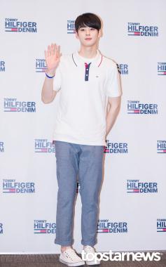 [HD포토] 아스트로(ASTRO) 은우, ‘기럭지 미모 몸매 다 가졌네..다 가졌어..’