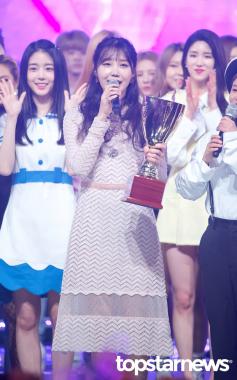 [HD포토] 에이핑크(Apink) 정은지, ‘우리 판다들 6주년 기념 선물 고마워요’