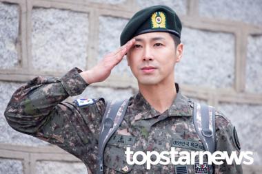 [UHD포토] 동방신기(TVXQ) 유노윤호, ‘팬들을 향한 거수경례’…‘기다려주셔서 감사합니다!’