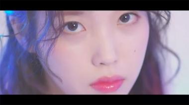 [스타SNS] 아이유(IU), 앨범 발매 앞두고 ‘팔레트’ 티저 공개