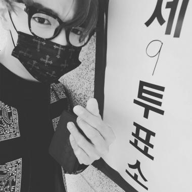 [스타SNS] 투피엠(2PM) 준케이, 투표 인증샷 “투표하셨죠?”