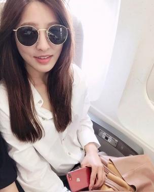 [스타근황] 박세영, 비행기에서 찰칵…‘선글라스로도 가릴 수 없는 미모’