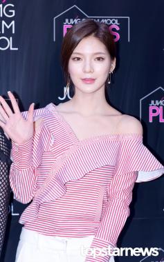 [HD포토] 나인뮤지스(9muses) 소진, ‘쇄골라인 드러내며 섹시하게’