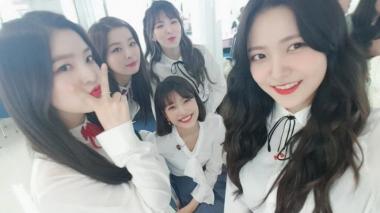 [스타근황] 레드벨벳(RedVelvet) 아이린, 멤버들과 함께 깜찍한 셀카…‘예쁜애 옆에 예쁜애’