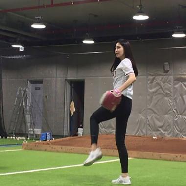 [스타근황] 최희, 넥센-삼성전 시구… 돌아온 ‘야구 여신’